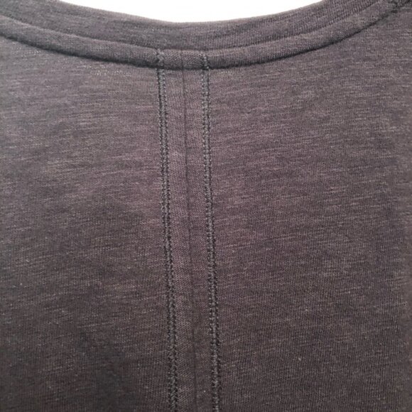 THE NORTH FACE Women's Emerine Black T Shirt - Picture 11 of 12